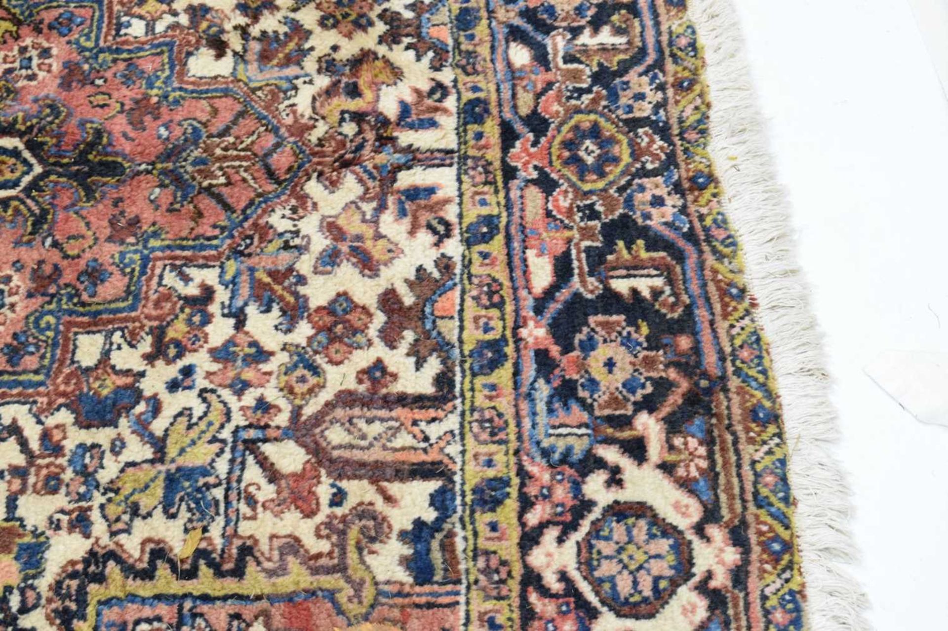 Persian Heriz rug - Image 2 of 7