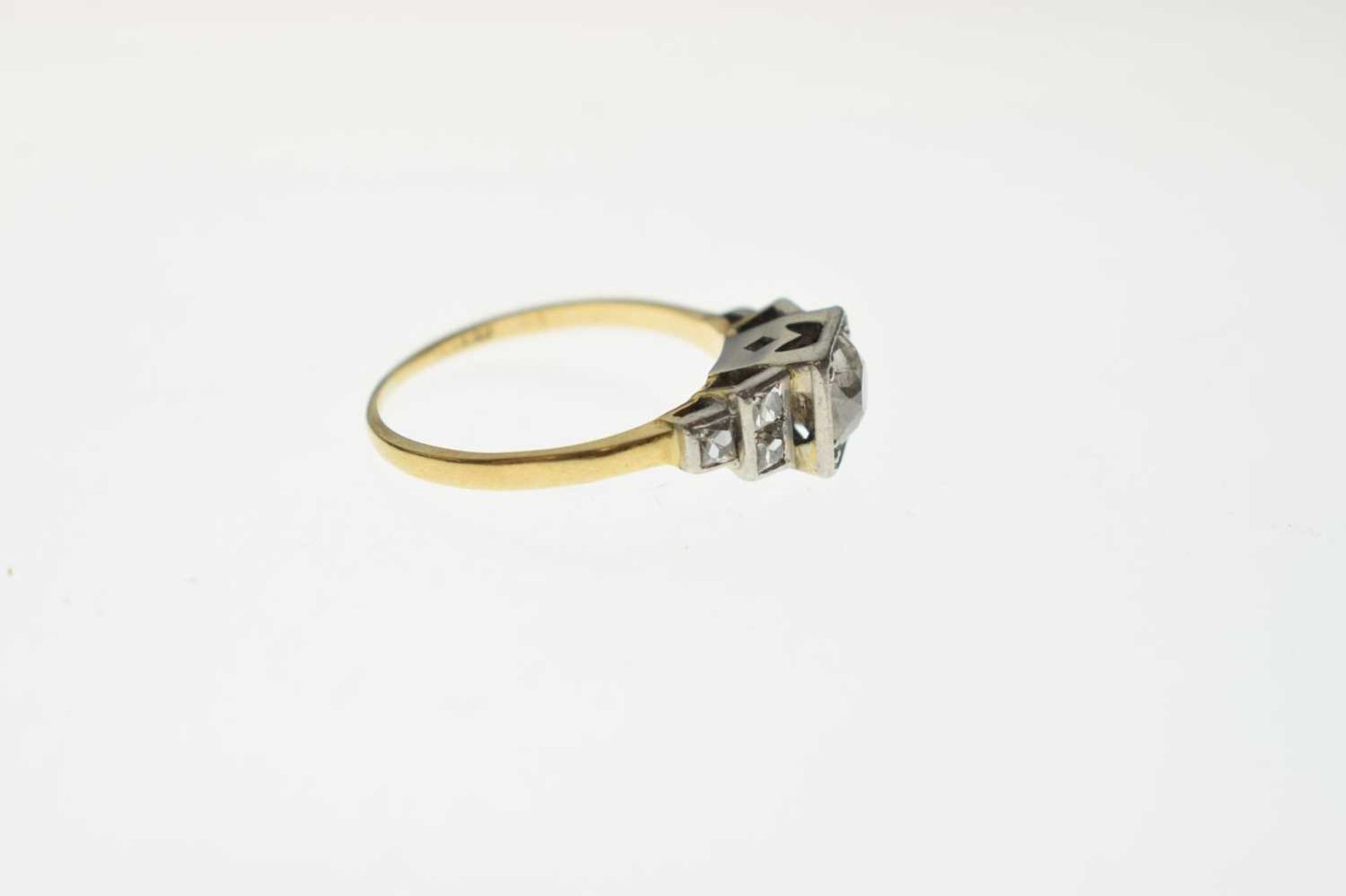 Art Deco diamond 18ct yellow gold and platinum set three stone ring - Image 5 of 8