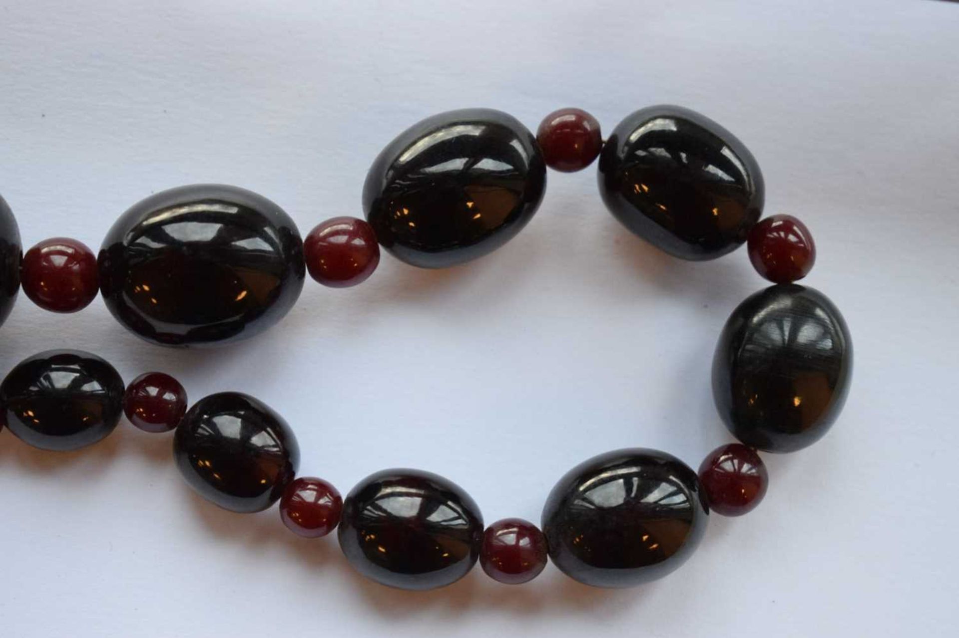 'Cherry amber' coloured bead necklace - Image 11 of 14