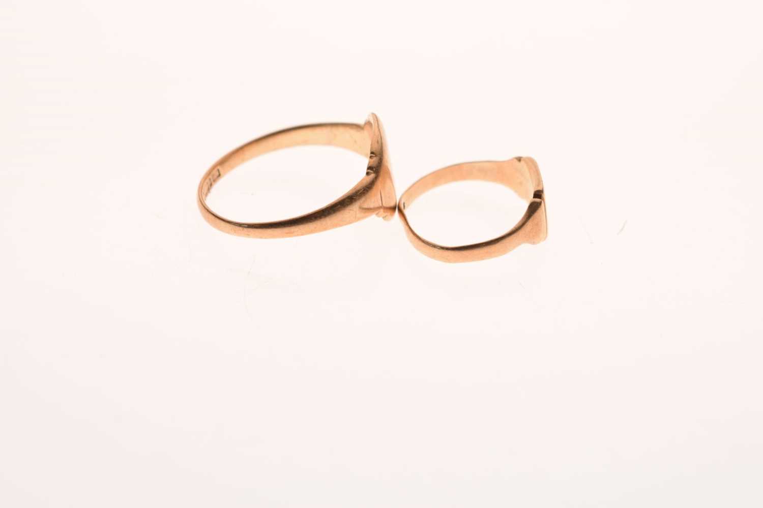 Two 9ct gold signet rings - Image 4 of 7