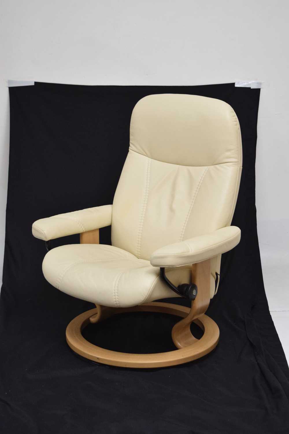 Ekornes Stressless cream leather chair and stool - Image 2 of 9