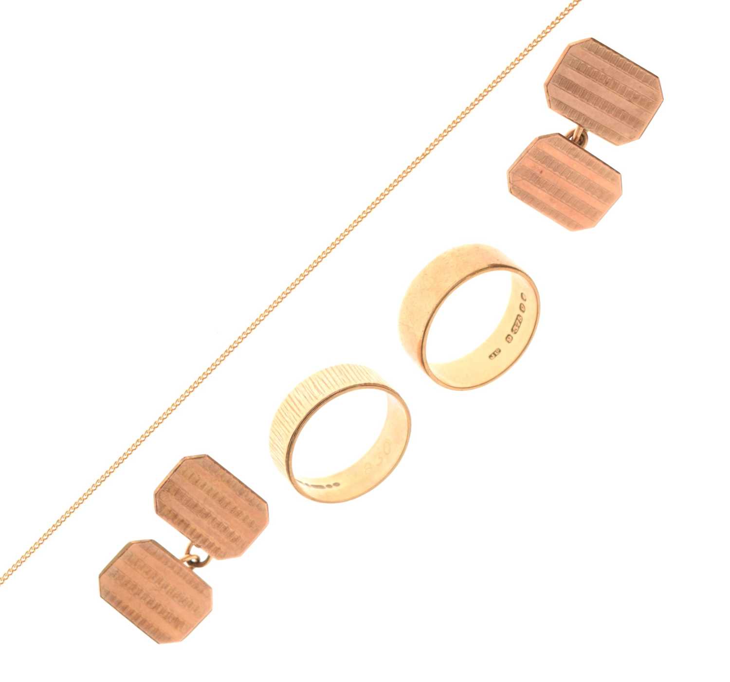 Two 9ct gold wedding bands, pair of 9ct cufflinks, and other gold jewellery - Image 8 of 14