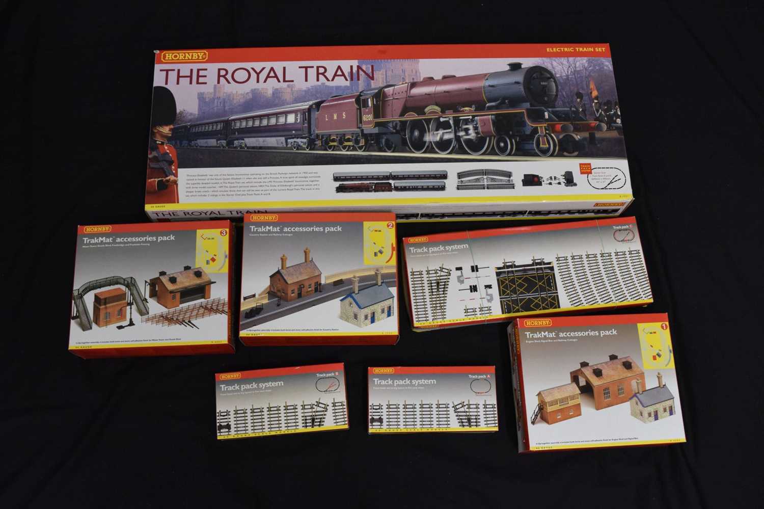 Hornby - Boxed 00 gauge 'Royal Train' trainset and boxed accessories - Image 2 of 7