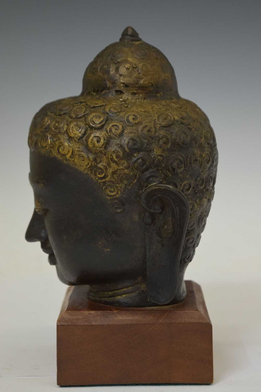 Bronzed bust of Buddha - Image 7 of 9