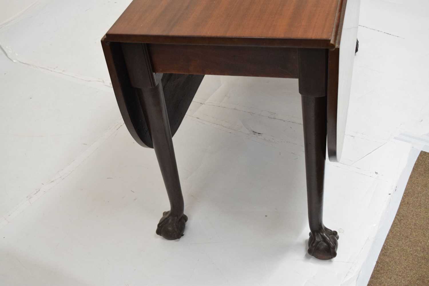 Late 19th century mahogany drop-leaf table - Image 5 of 7