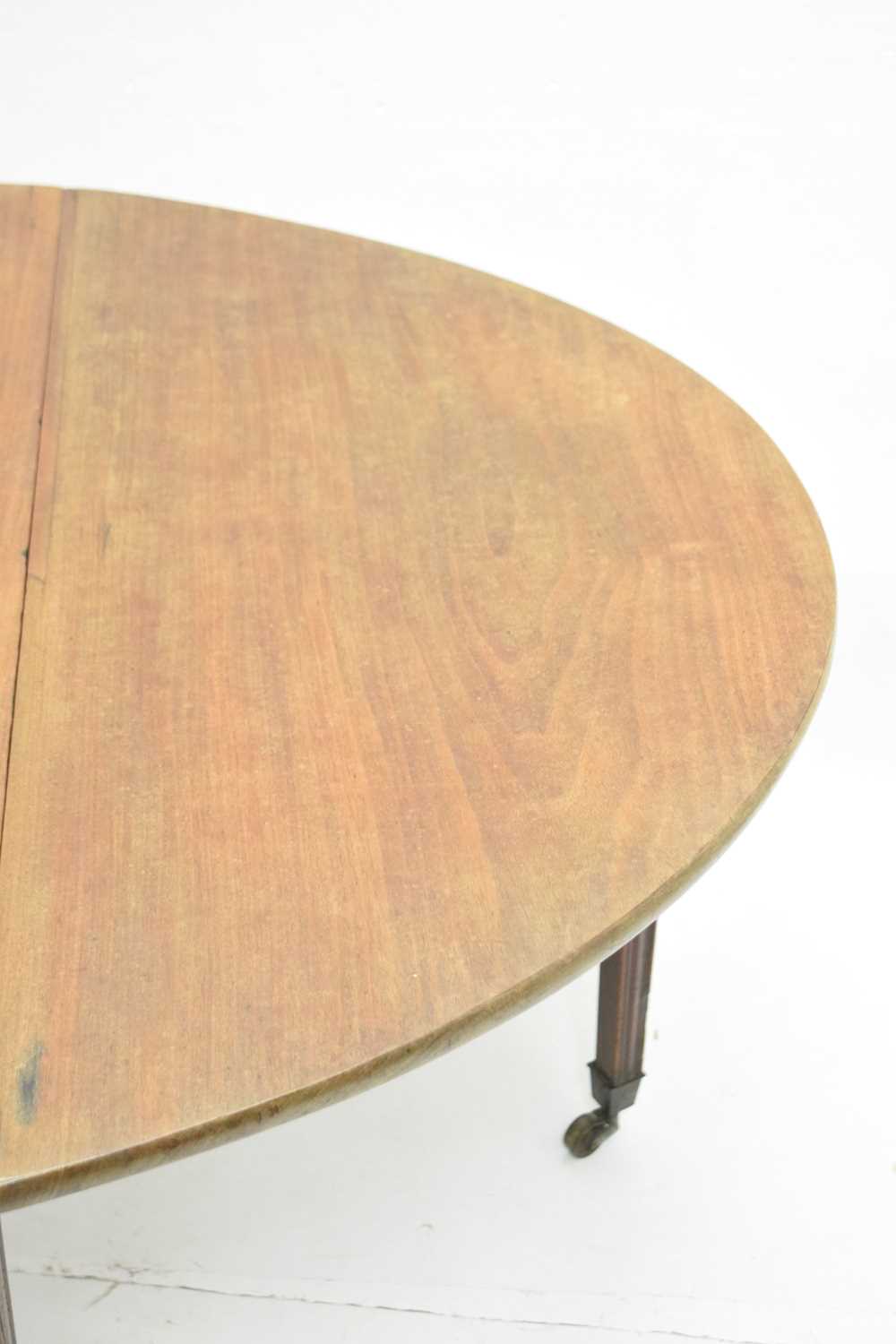 George III mahogany drop leaf table - Image 7 of 10