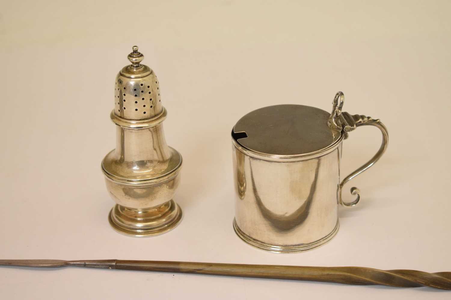 George III silver drum mustard pot, George VI silver pepperette, etc - Image 3 of 9