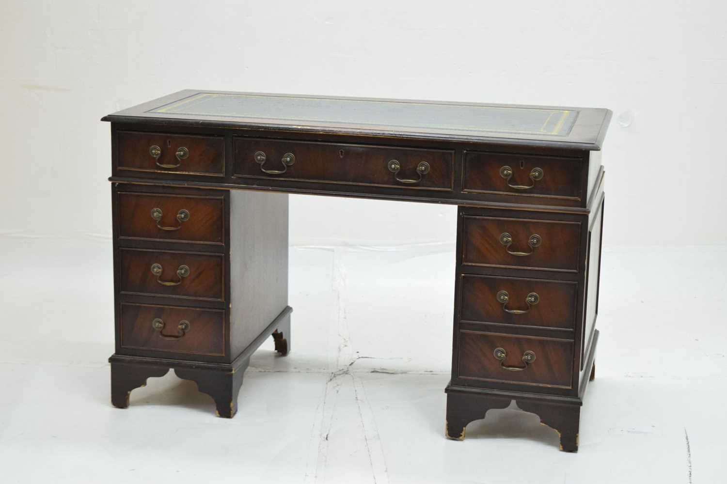 Reproduction mahogany twin pedestal desk - Image 2 of 13