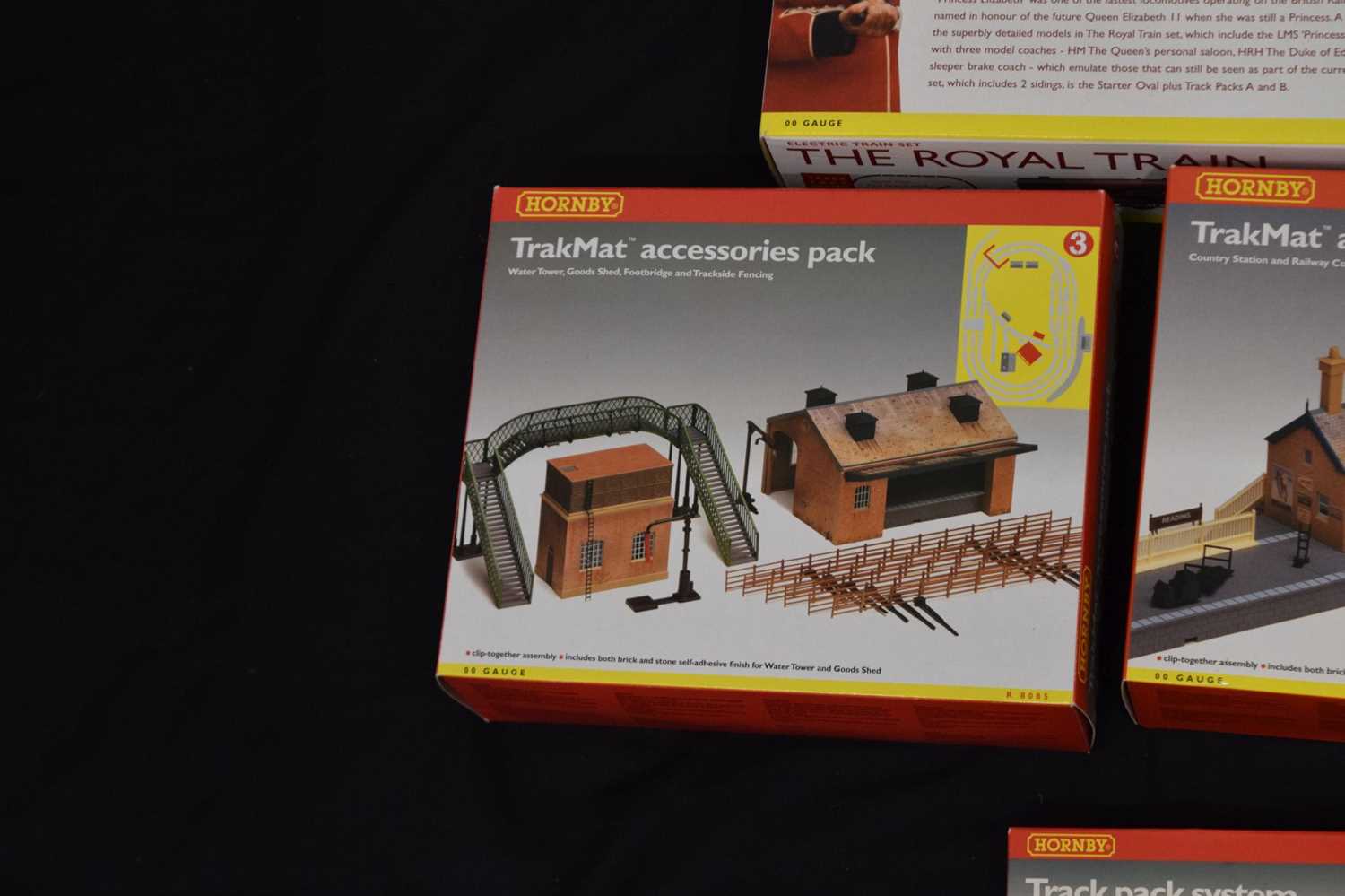 Hornby - Boxed 00 gauge 'Royal Train' trainset and boxed accessories - Image 5 of 7