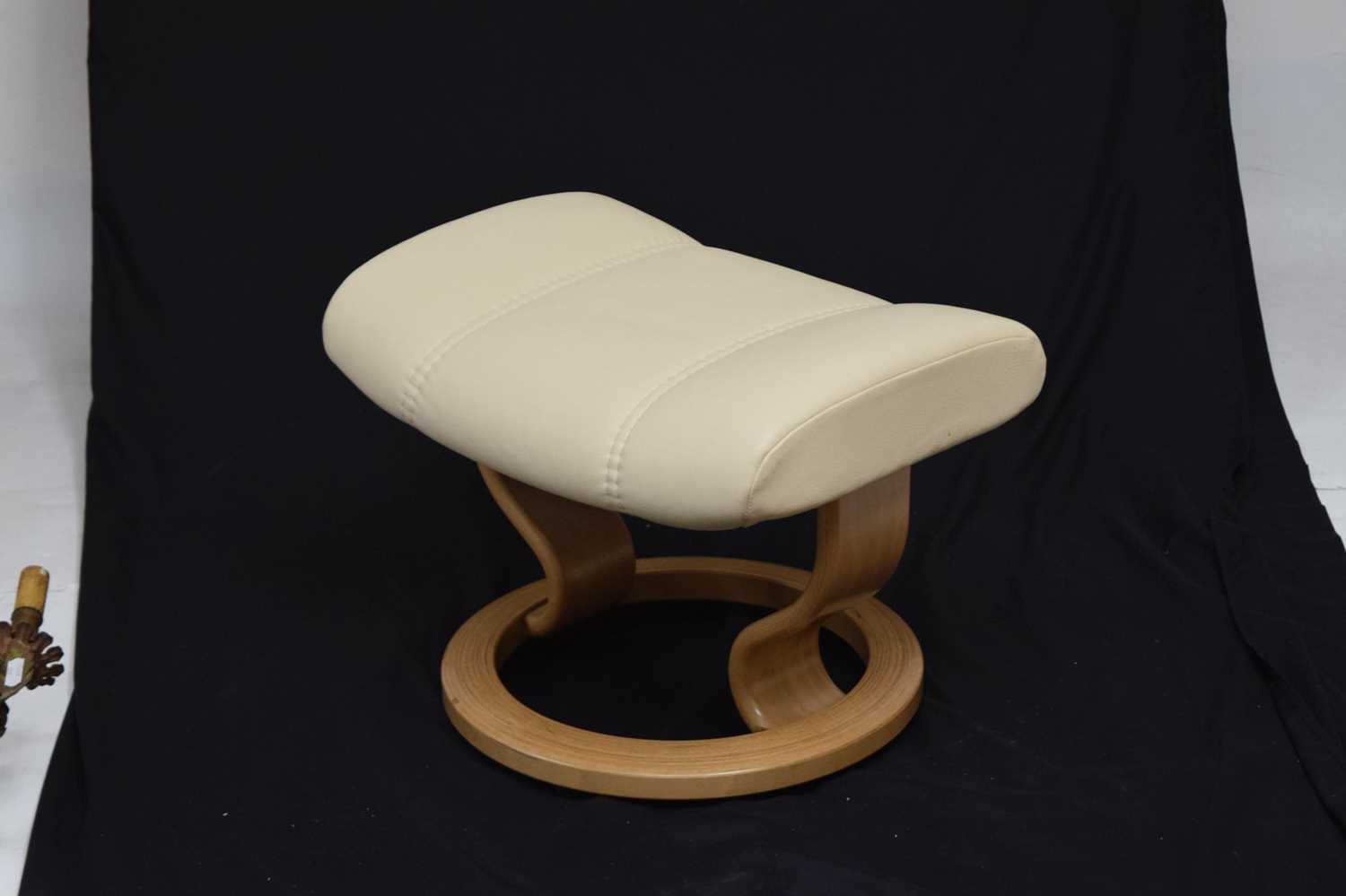 Ekornes Stressless cream leather chair and stool - Image 8 of 9