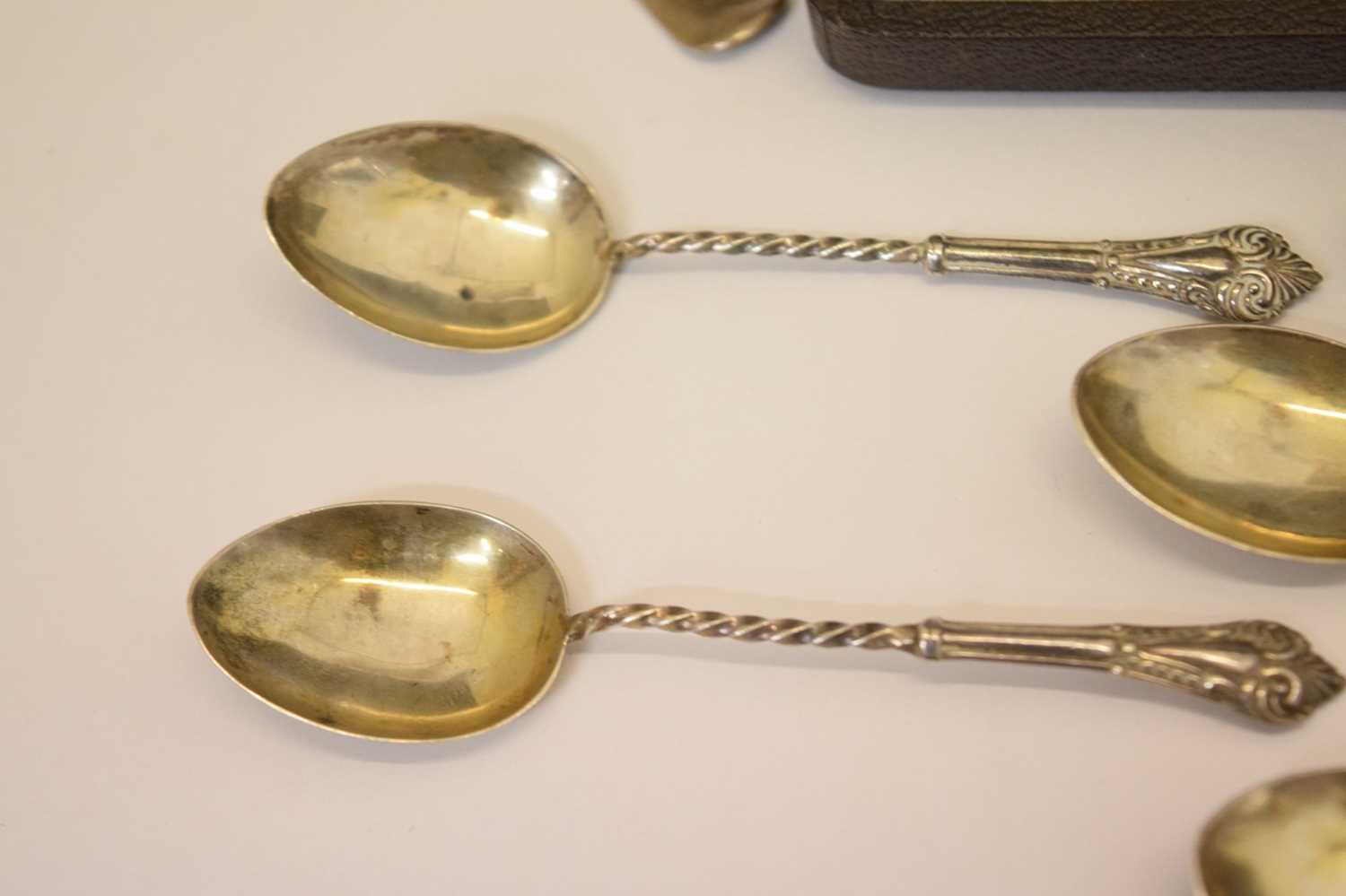 Assorted silver including four golfing spoons, tea strainer, George VI Scottish caddy spoon, etc - Bild 4 aus 13