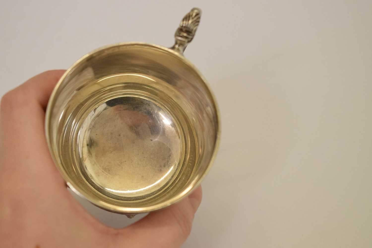 Elizabeth II silver christening mug with Celtic decoration - Bild 6 aus 7
