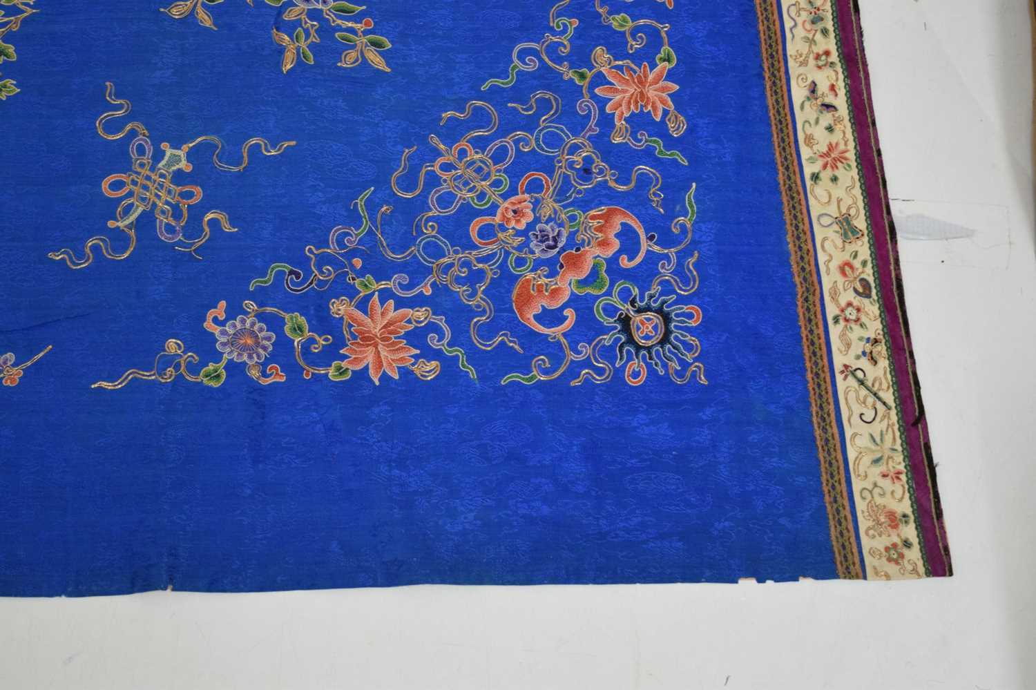 19th century Chinese silk wall hanging - Image 3 of 9