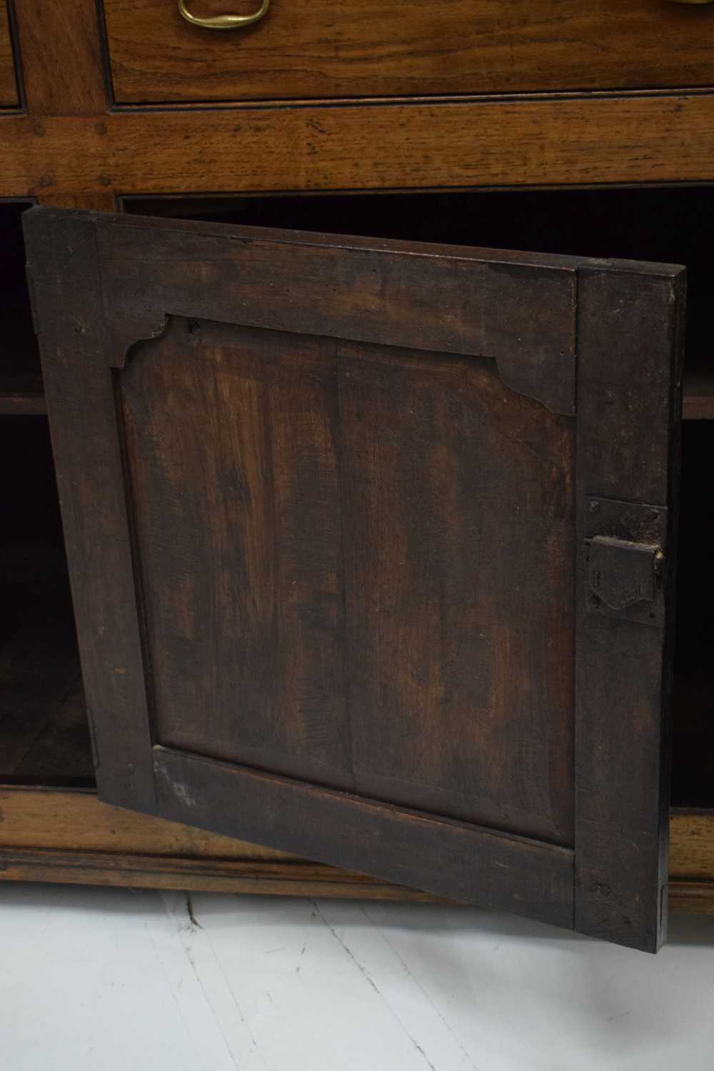 George III oak dresser and rack - Image 15 of 28