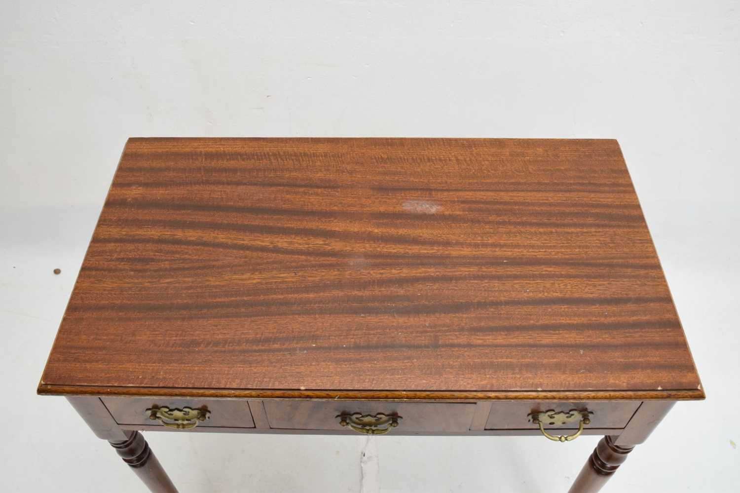 Mahogany three drawer side table - Image 4 of 9