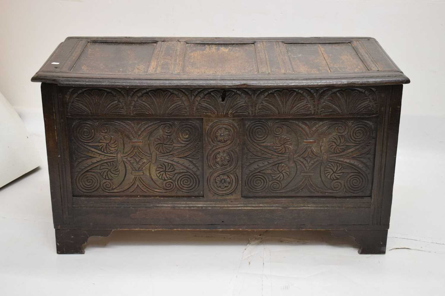 17th century oak coffer or bedding chest - Image 2 of 18