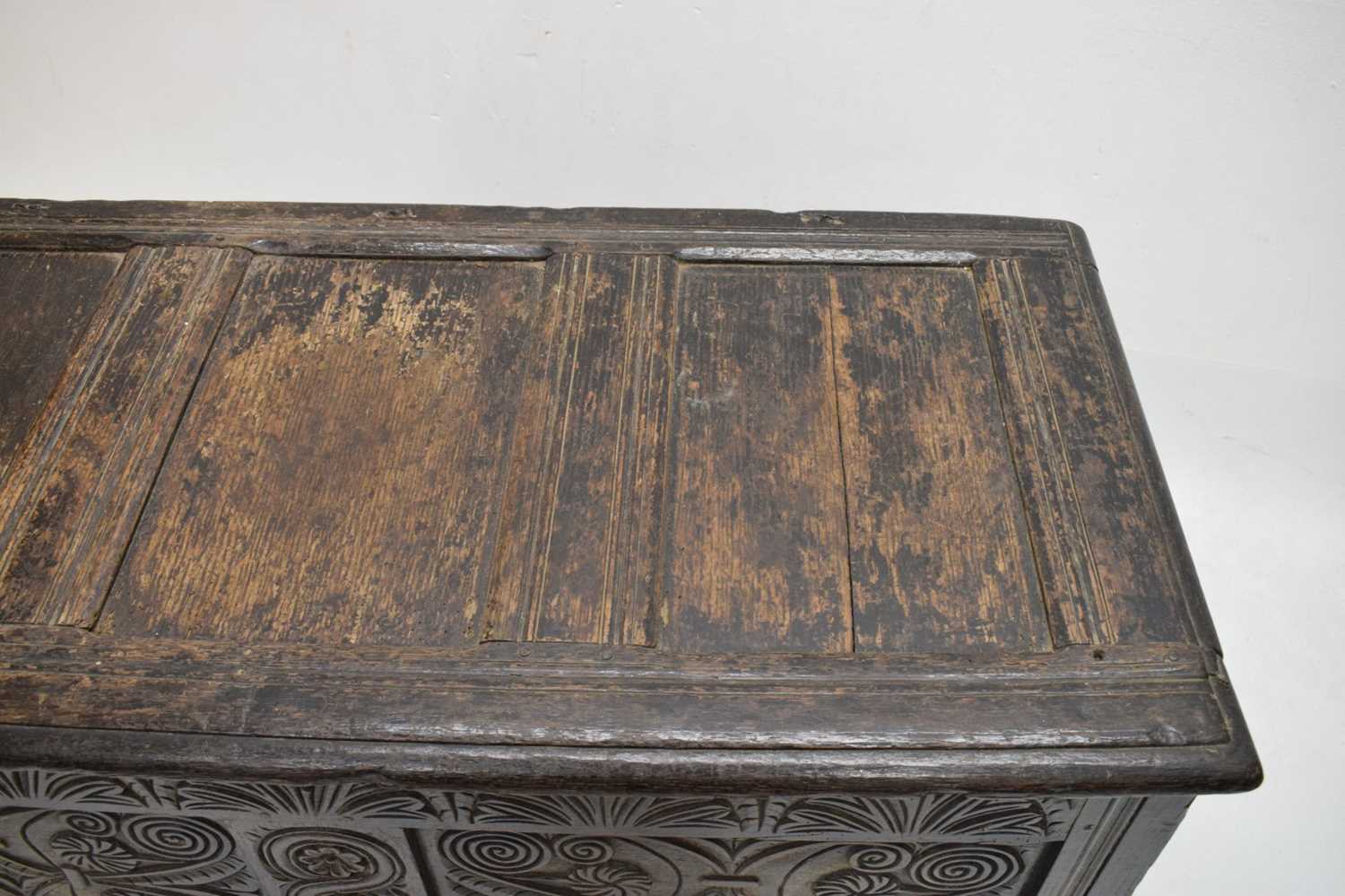 17th century oak coffer or bedding chest - Image 4 of 18