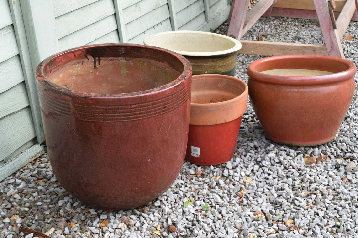Three red glazed terracotta garden planters and a brown glazed example - Image 5 of 6
