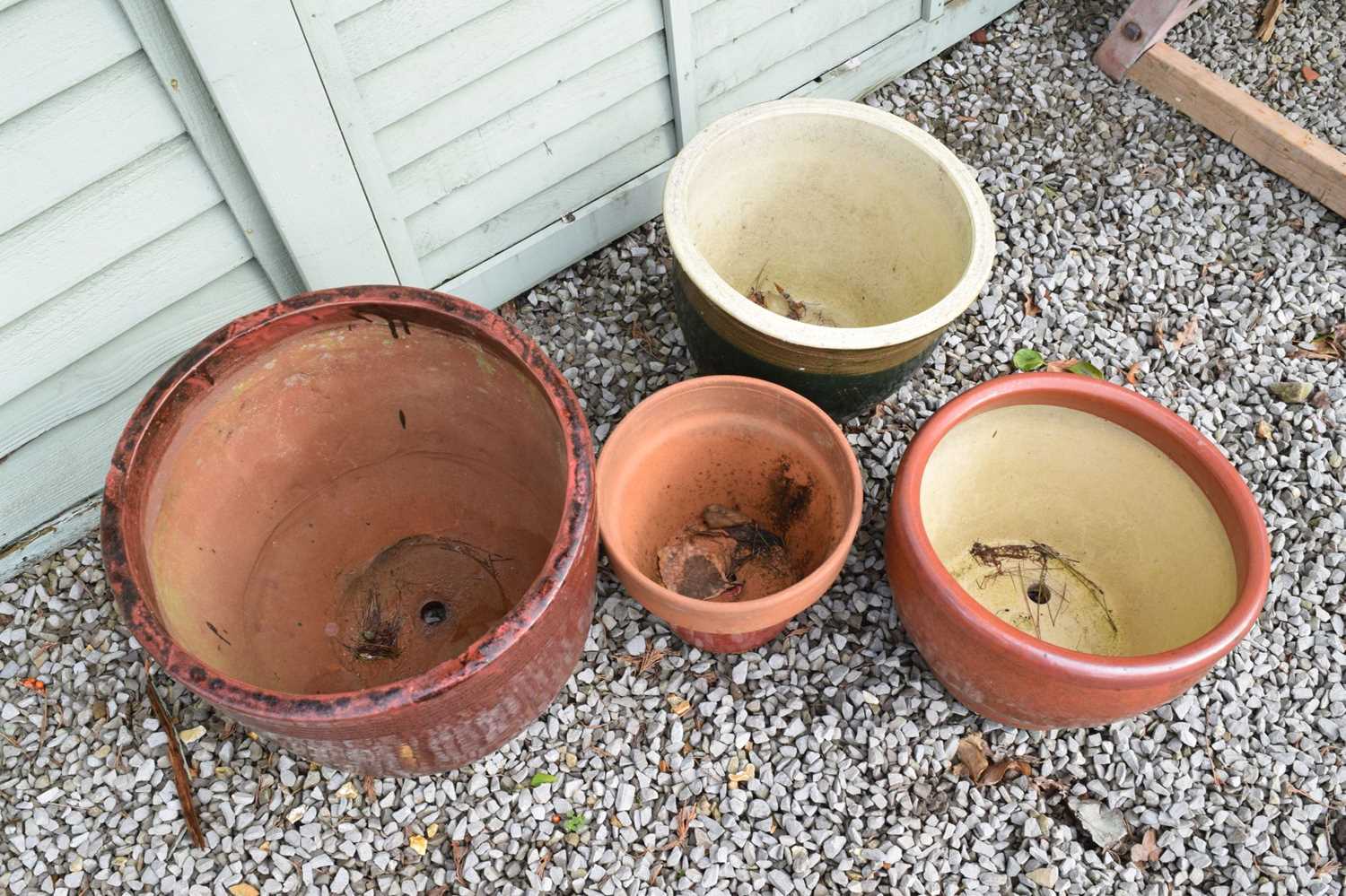 Three red glazed terracotta garden planters and a brown glazed example - Image 6 of 6