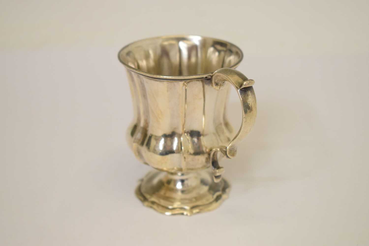 George IV silver Christening mug with fluted bowl and scroll handle - Image 5 of 7