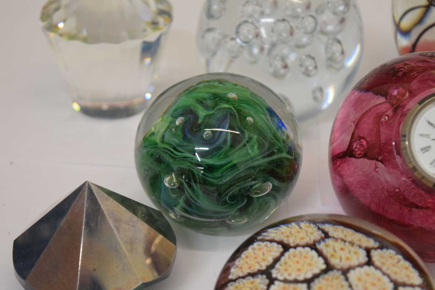 Collection of glass paperweights - Bild 5 aus 12