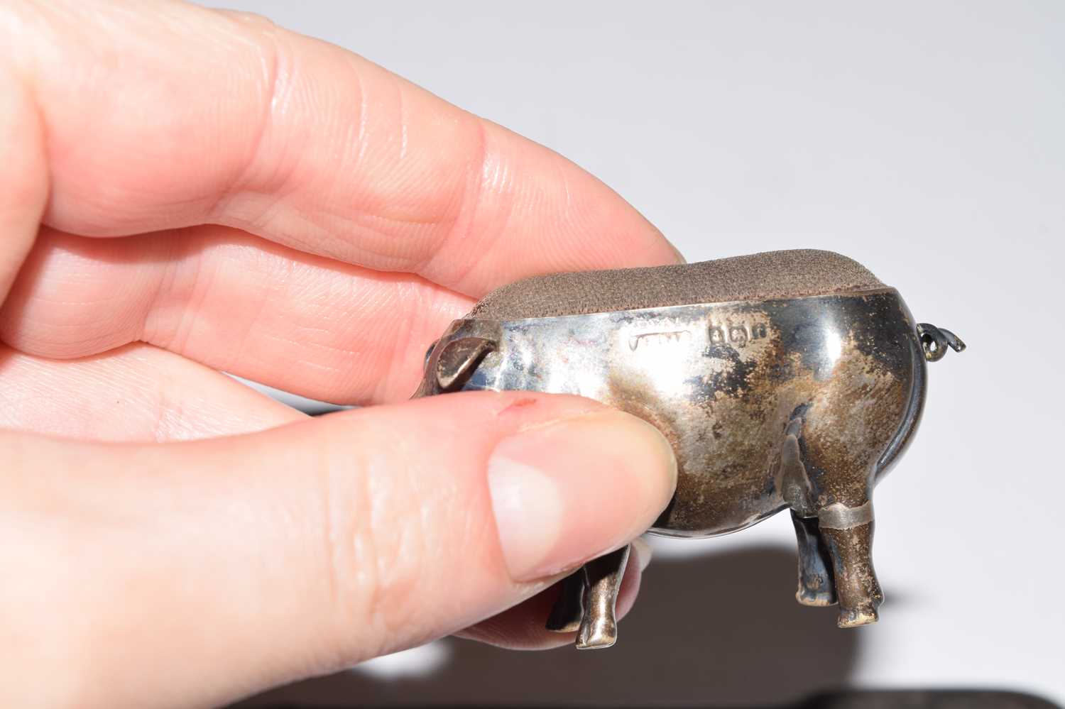 Edward V silver novelty pin cushion in the form of a pig, etc - Image 9 of 10