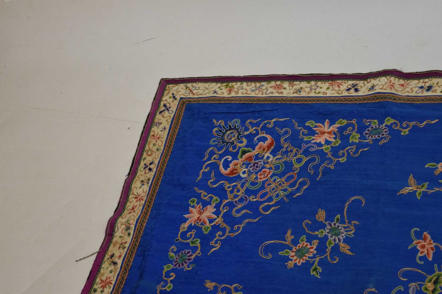 19th century Chinese silk wall hanging - Image 5 of 9