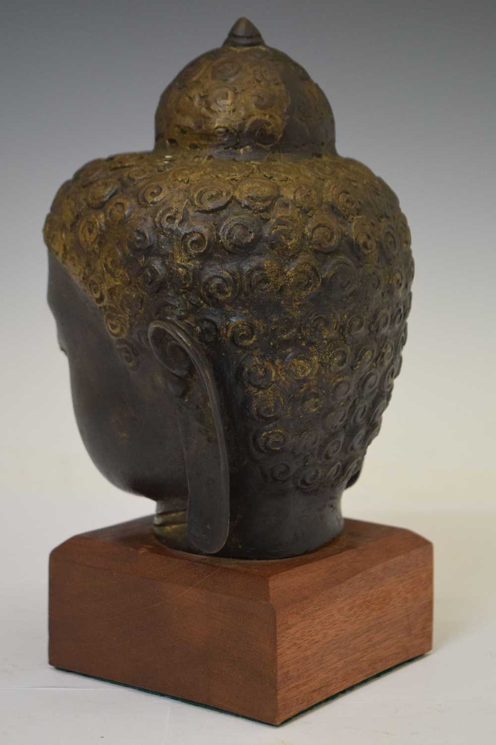 Bronzed bust of Buddha - Image 6 of 9