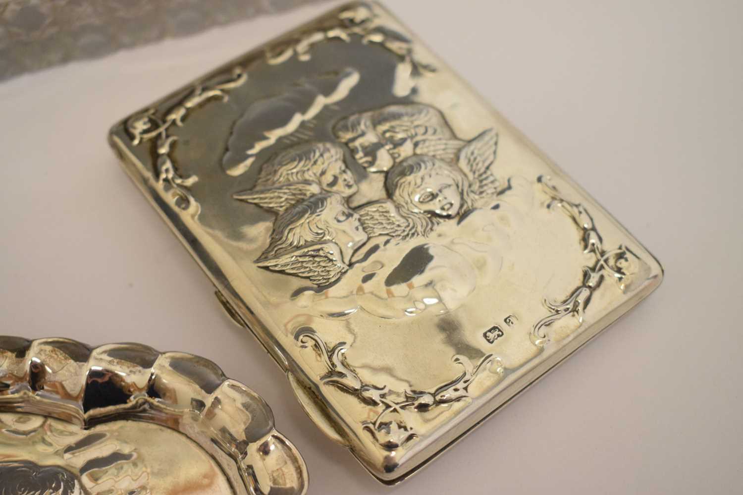 Collection of silver items each having embossed Reynold's cherubs decoration - Image 6 of 10