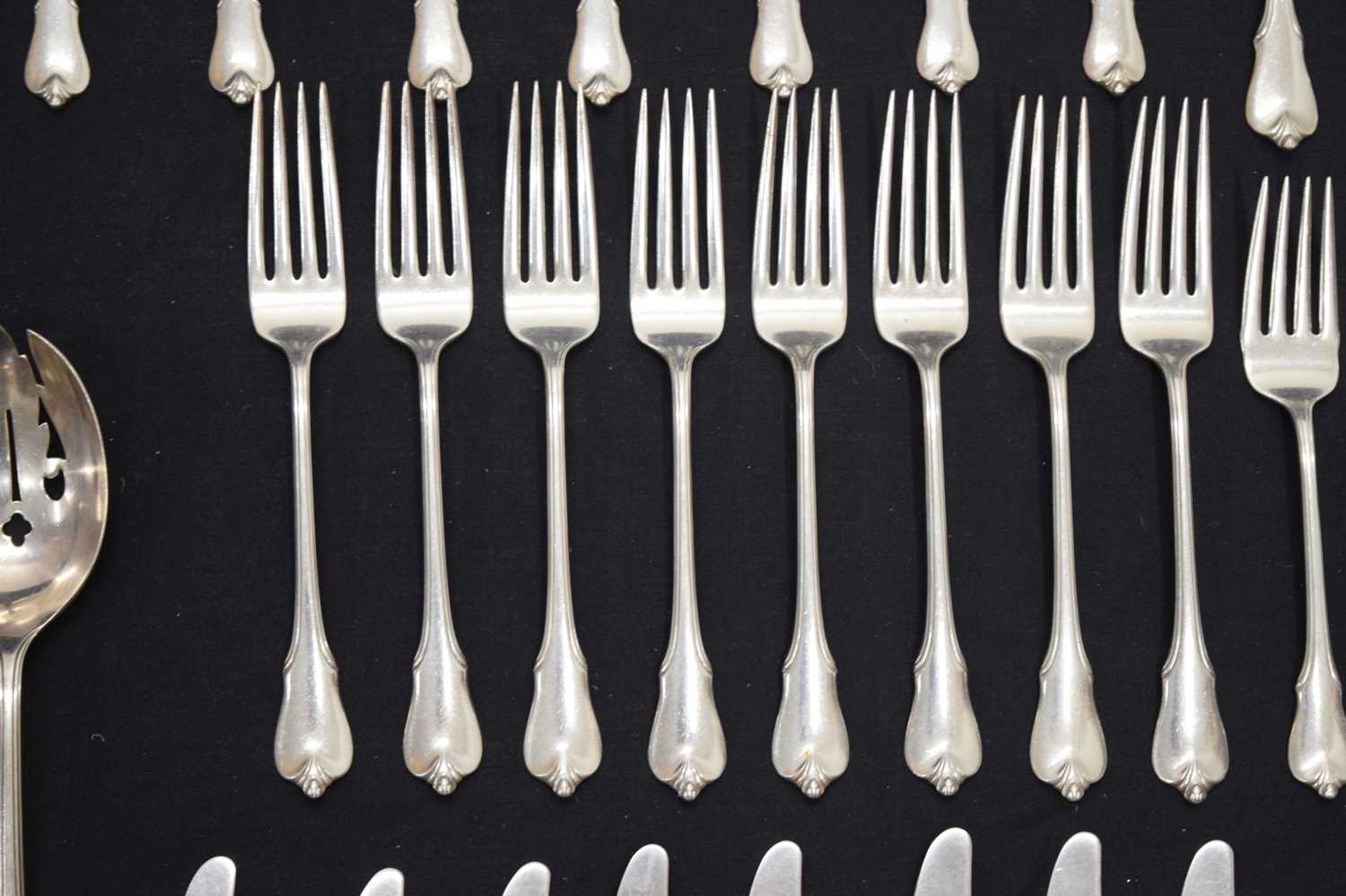 Canteen of Wallace Sterling flatware - Image 6 of 14