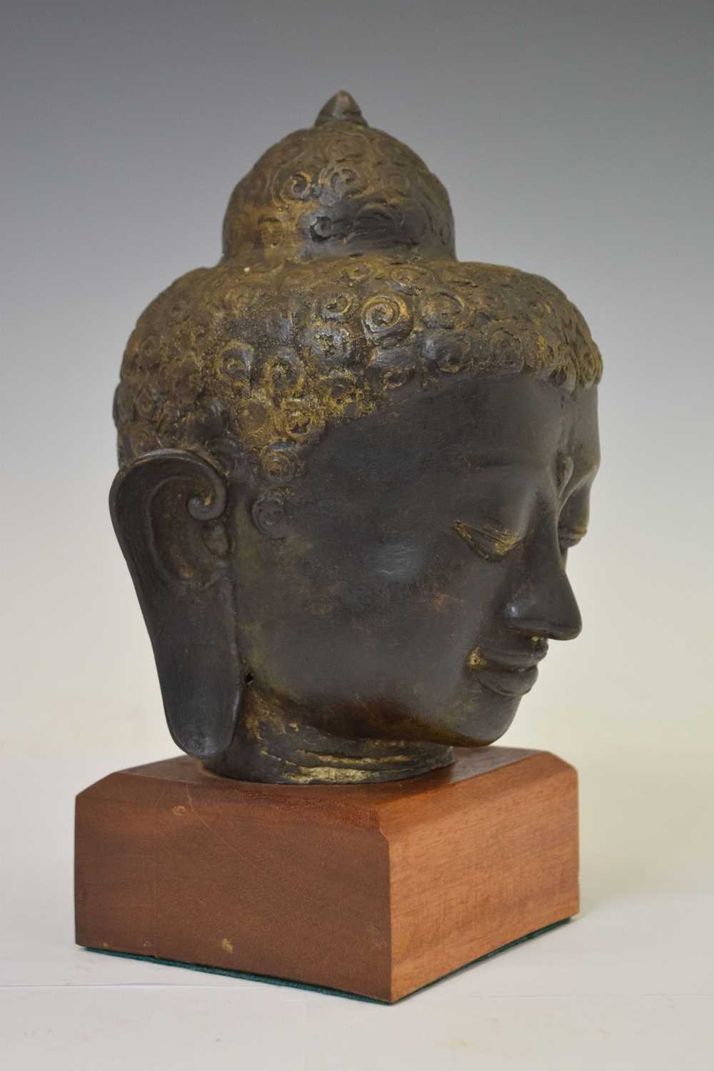 Bronzed bust of Buddha - Image 2 of 9