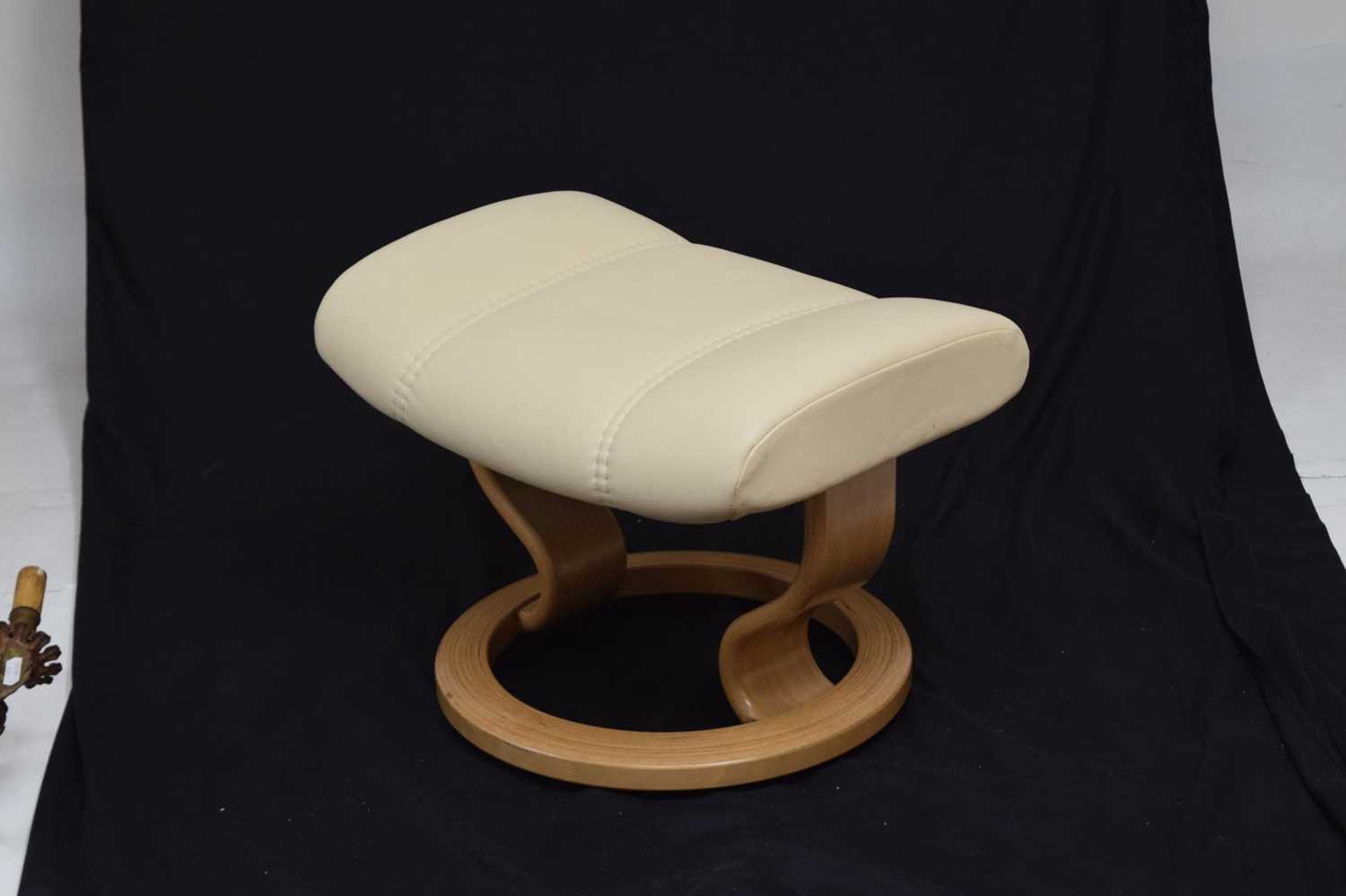 Ekornes Stressless cream leather chair and stool - Image 7 of 9