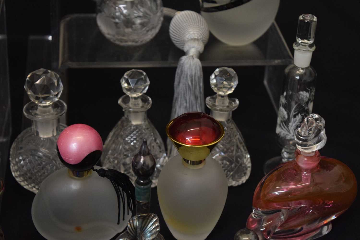 Quantity of modern glass scent and perfume bottles - Image 7 of 14