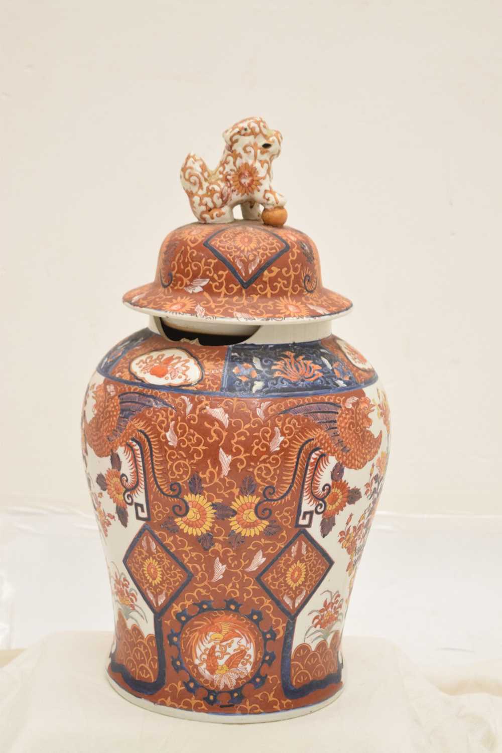 Large Japanese Imari jar and cover with Dog of Fo finial - Image 2 of 7