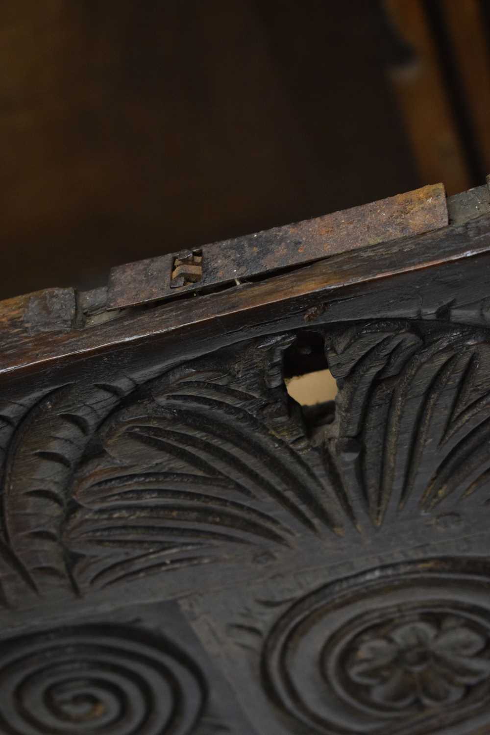 17th century oak coffer or bedding chest - Image 15 of 18
