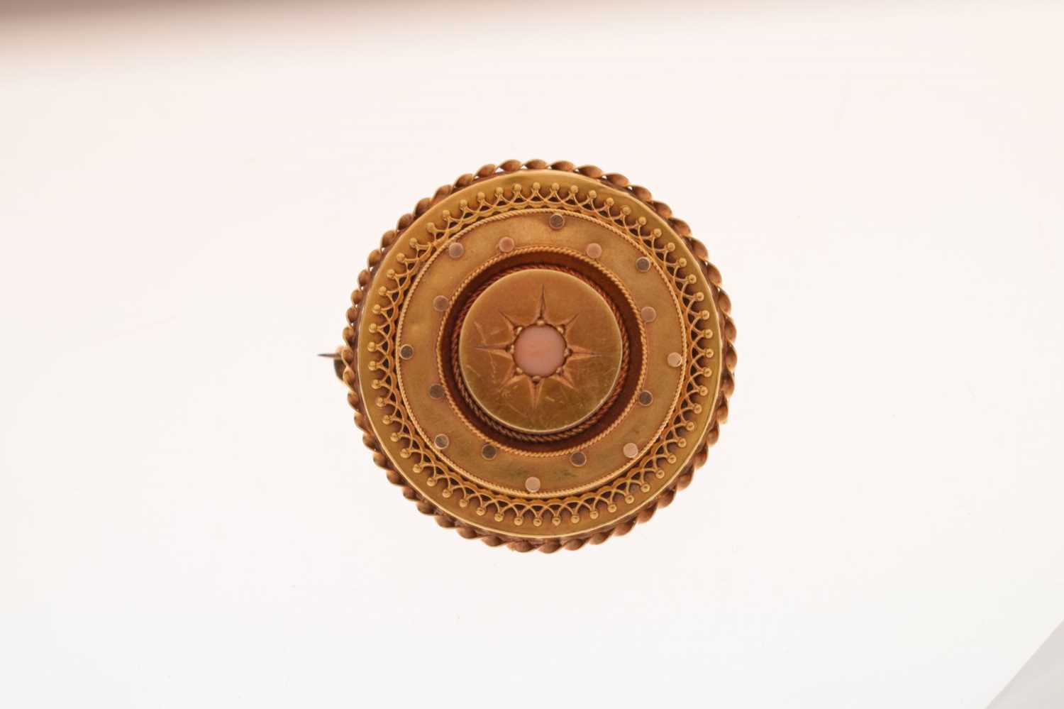 Victorian Etruscan-style circular brooch with coral cabochon - Image 7 of 7