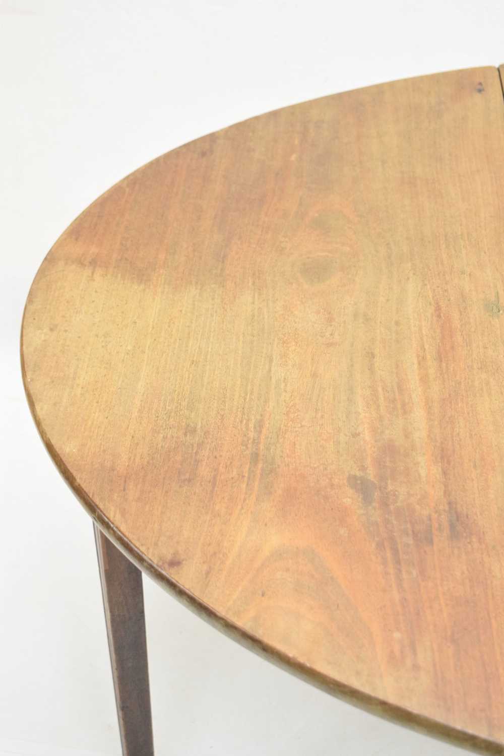 George III mahogany drop leaf table - Image 5 of 10