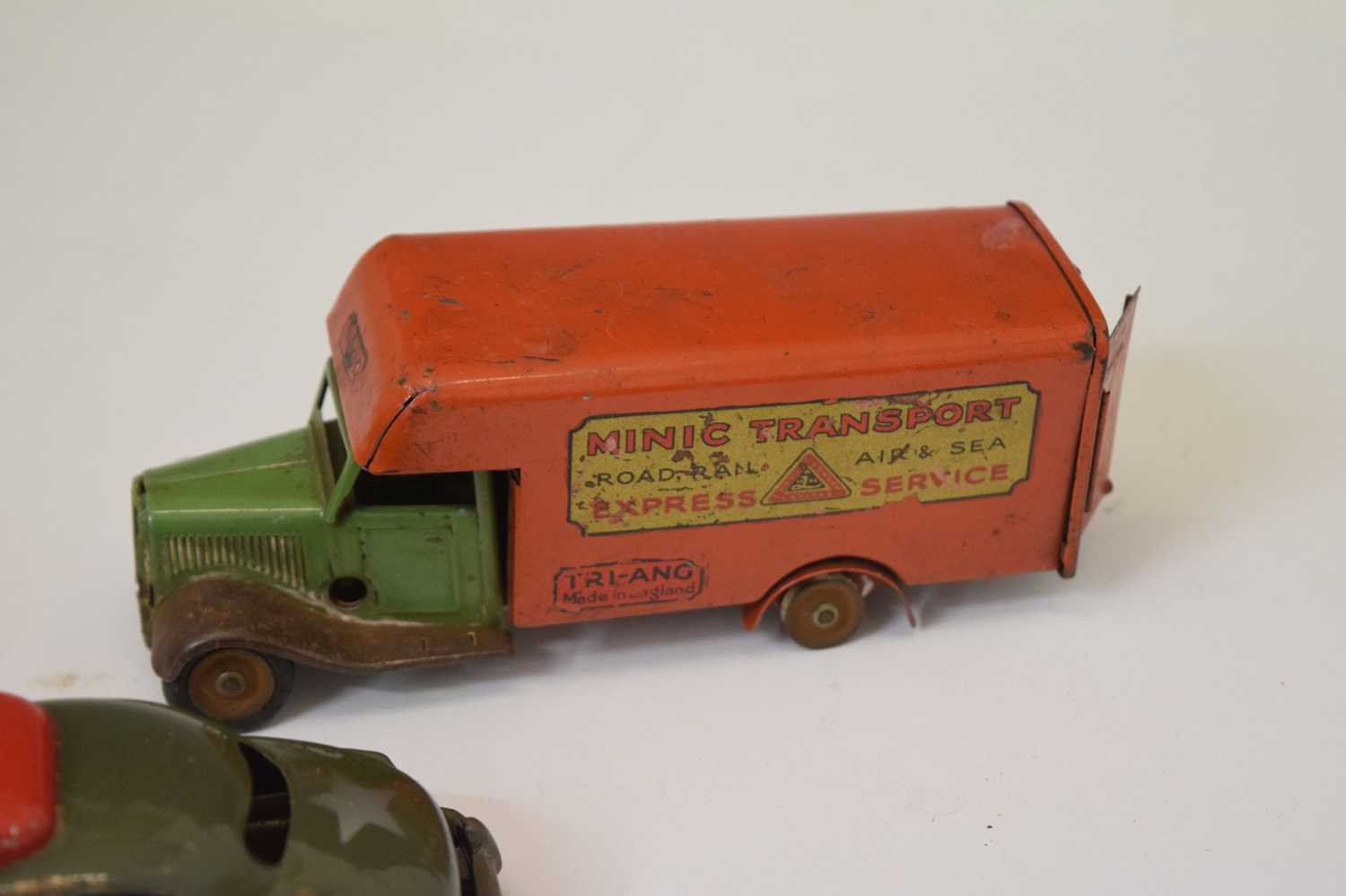 Two Triang Minic tinplate clockwork vehicles and a Japanese tinplate car - Image 5 of 9