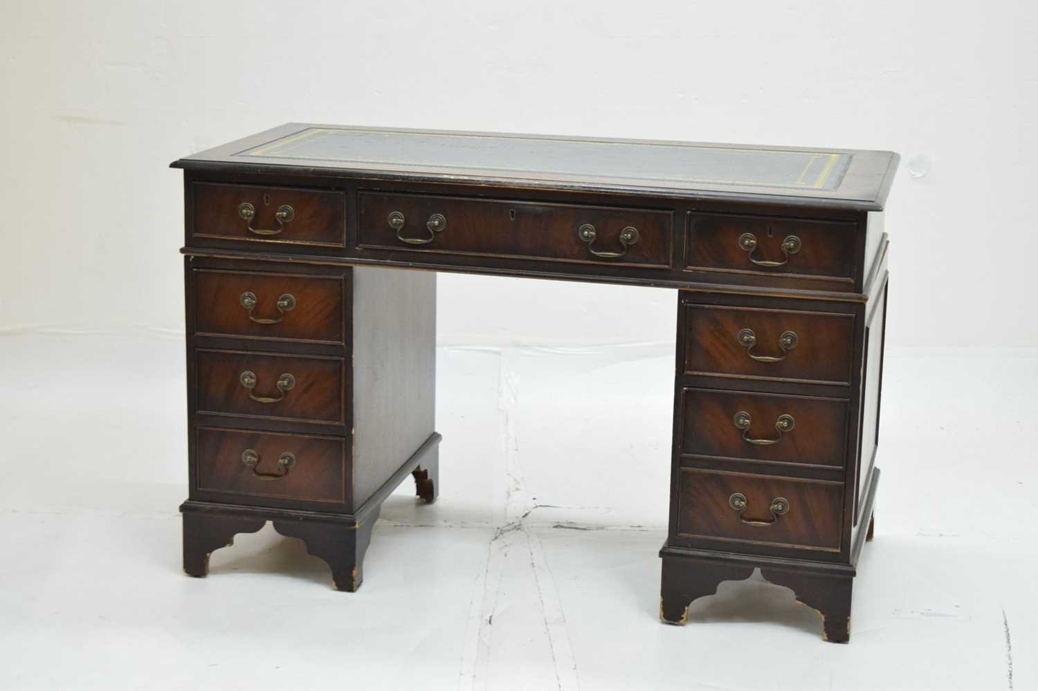 Reproduction mahogany twin pedestal desk - Image 3 of 13