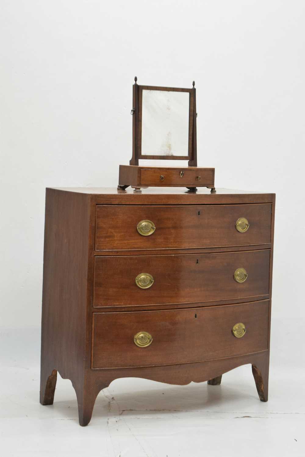 Regency mahogany bowfront chest of three drawers - Bild 11 aus 13