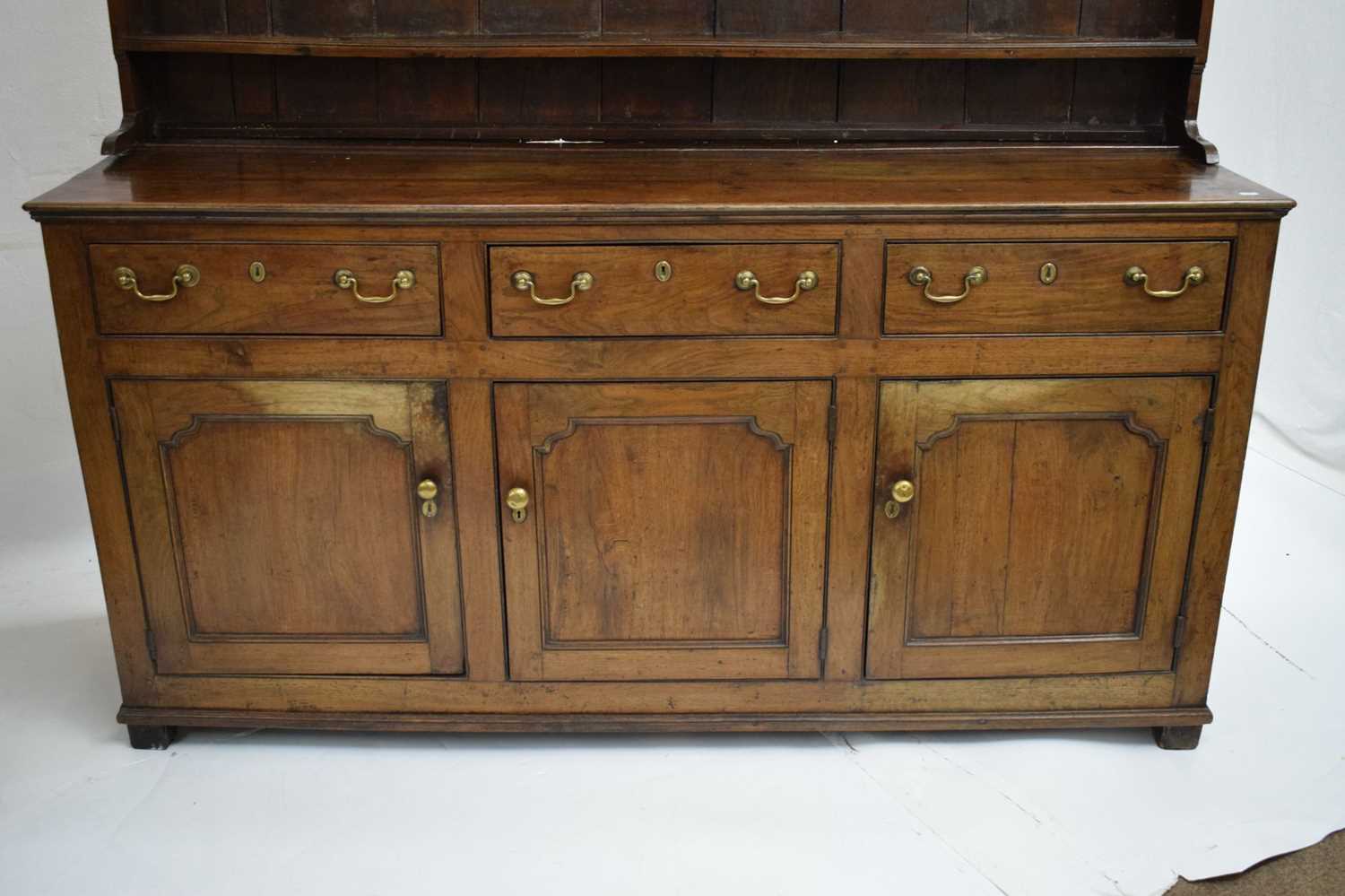 George III oak dresser and rack - Image 3 of 28