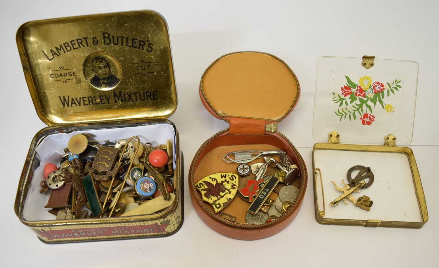 Small quantity of gentleman's collectables