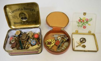 Small quantity of gentleman's collectables