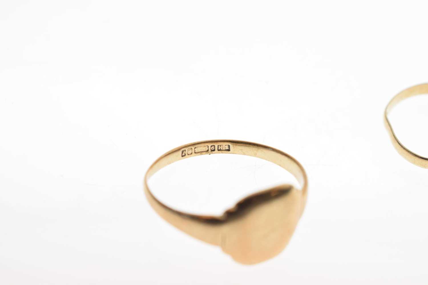 Two 9ct gold signet rings - Image 5 of 7