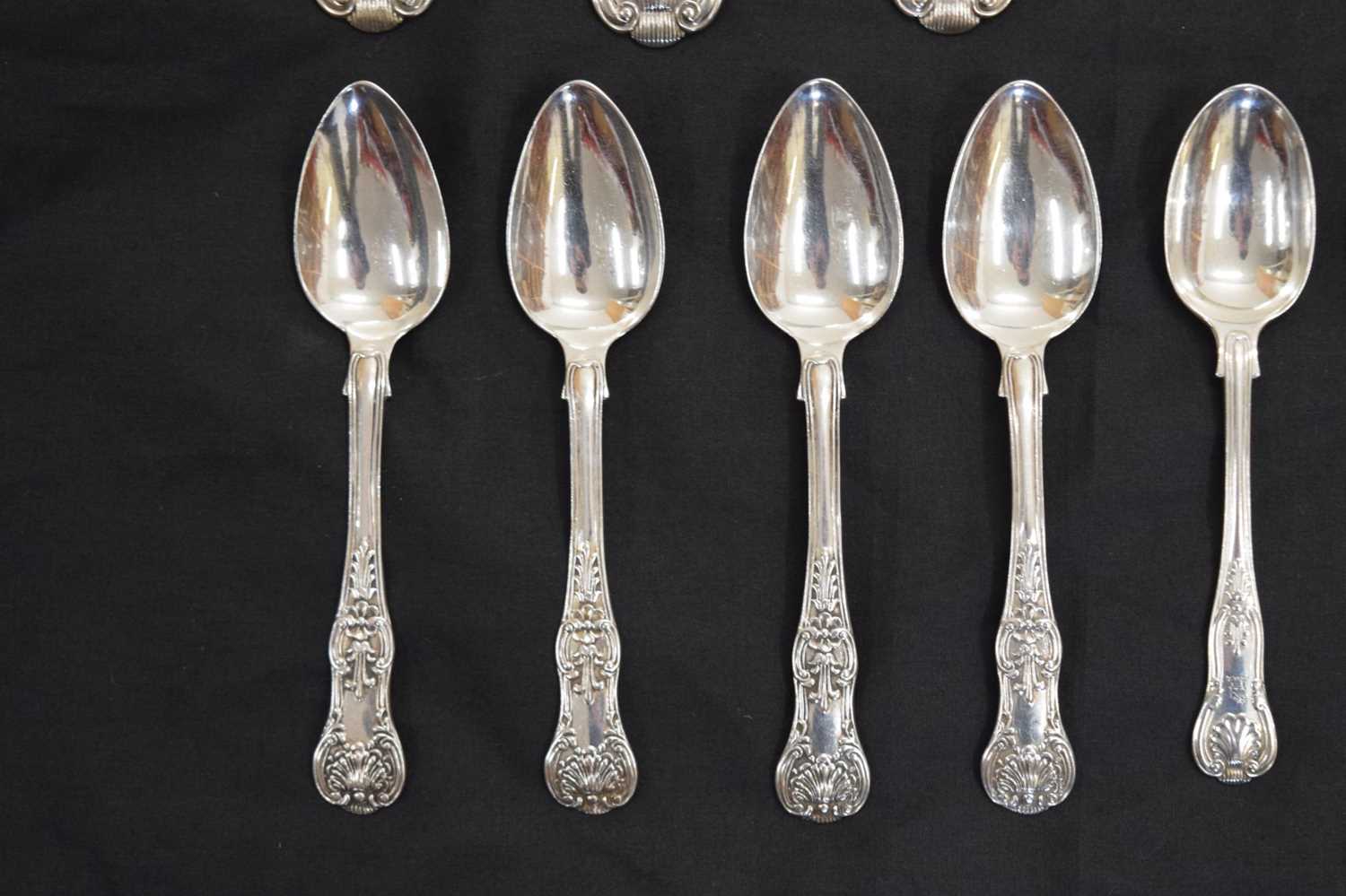 Quantity of silver Kings pattern cutlery, to include a set of three Victorian tablespoons, etc - Image 3 of 12