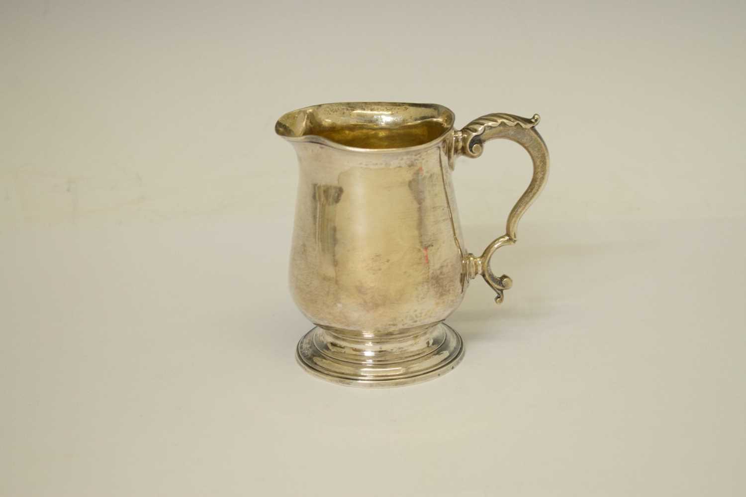George III silver mug with scroll handle - Bild 2 aus 7