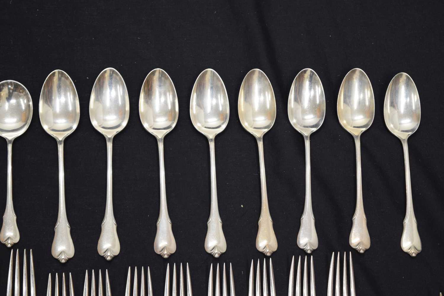 Canteen of Wallace Sterling flatware - Image 8 of 14