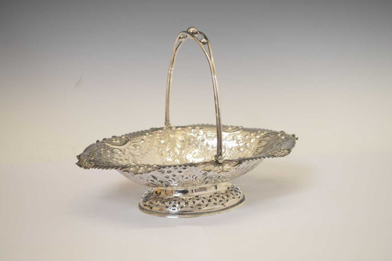 Late Victorian silver basket - Bild 2 aus 9