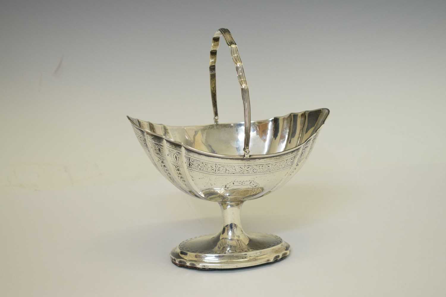 George III Irish silver pedestal basket with bright-cut decoration - Image 2 of 9