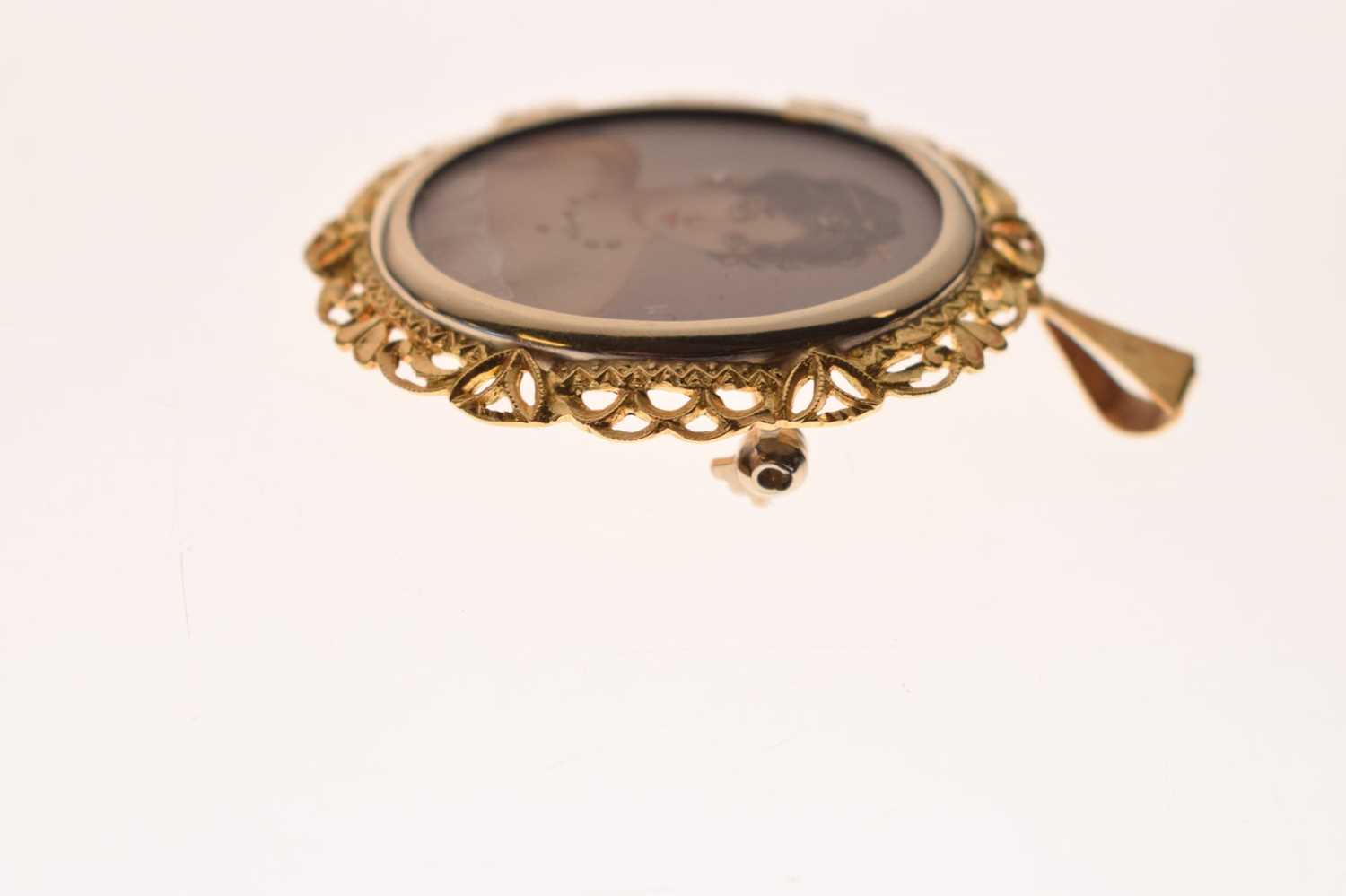 Yellow metal (750) miniature portrait brooch / pendant - Image 3 of 6